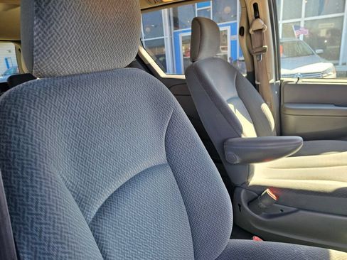 Used 2005 Dodge Grand Caravan SXT w/ Premium Group FWD image 12
