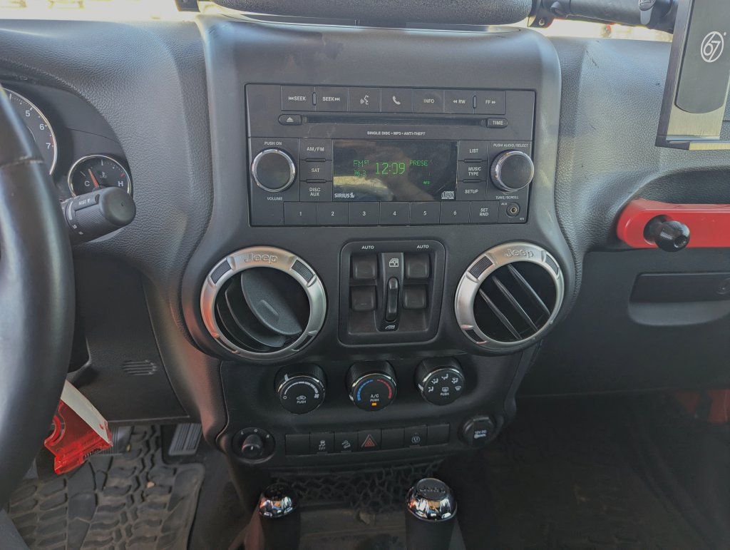Used 2017 Jeep Wrangler Unlimited Sahara w/ Max Tow Package AWD/4WD image 14