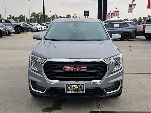 Used 2024 GMC Terrain SLE image 5