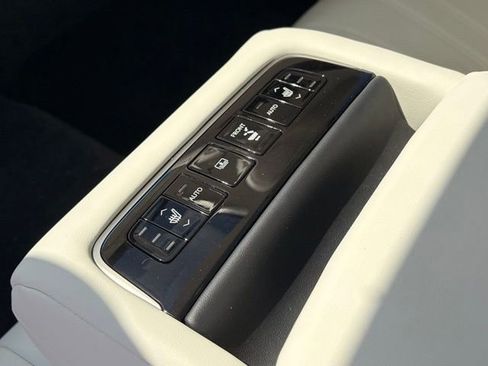 Used 2023 Lexus LS 500 w/ Interior Upgrade Package RWD image 19