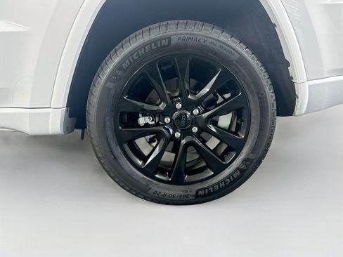 Used 2020 Jeep Grand Cherokee Altitude AWD/4WD image 11