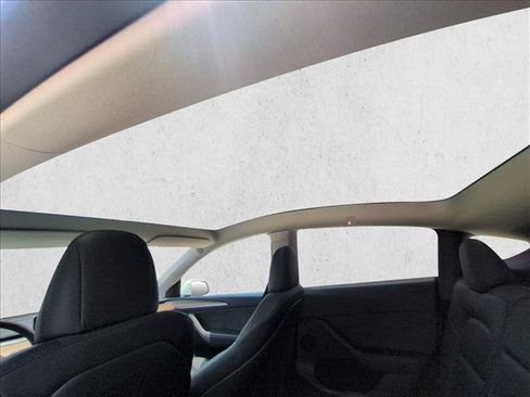 Used 2023 Tesla Model Y Long Range AWD/4WD image 18