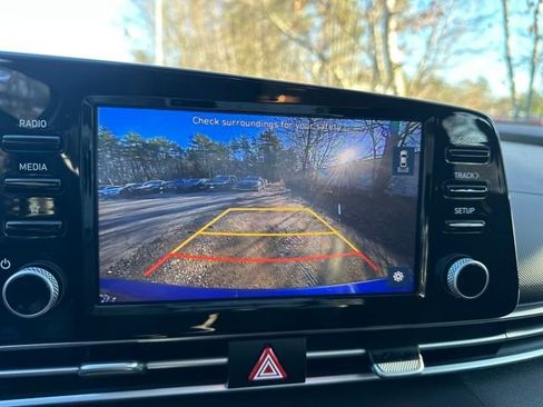 Used 2022 Hyundai Elantra SEL w/ Convenience + Premium Package image 17