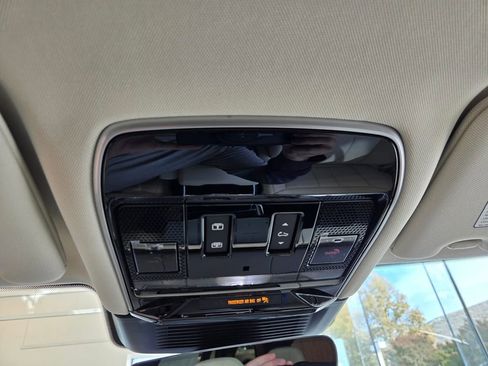 New 2025 Land Rover Range Rover SE image 43