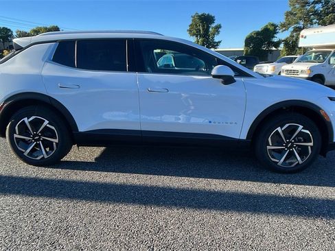 New 2026 Chevrolet Equinox EV LT image 4