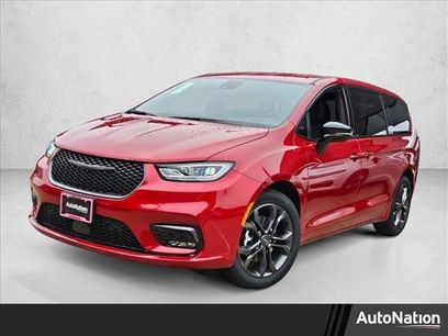 New 2026 Chrysler Pacifica Select