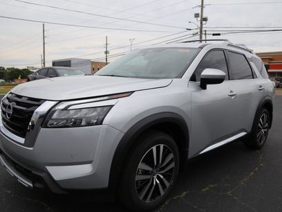 New 2025 Nissan Pathfinder Platinum w/ Cargo Package