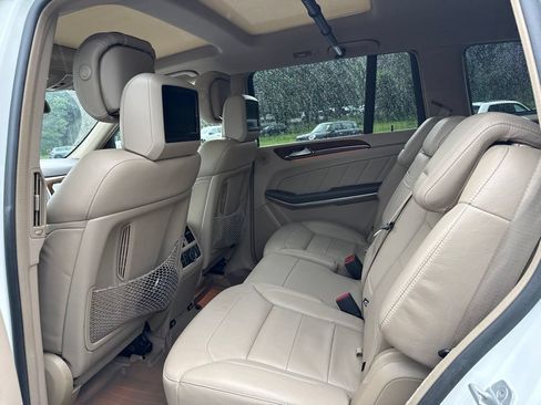 Used 2015 Mercedes-Benz GL 550 4MATIC image 7