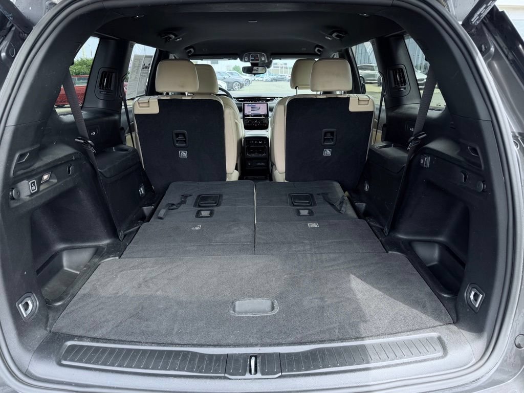 Used 2023 Jeep Grand Cherokee L Limited AWD/4WD image 11