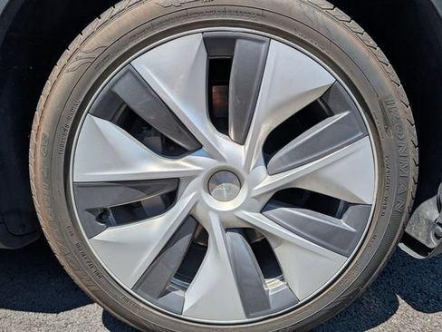 Used 2023 Tesla Model Y Long Range AWD/4WD image 9