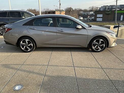 Used 2023 Hyundai Elantra SEL w/ Convenience Package image 7