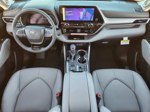 New 2026 Toyota Highlander Limited image 26