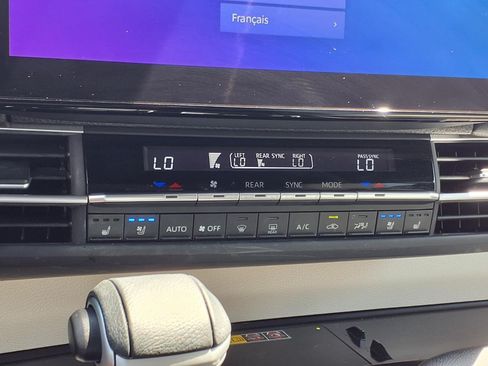 Used 2025 Toyota Sienna Limited AWD/4WD image 18