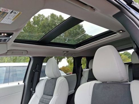 New 2025 Mitsubishi Outlander SE image 10