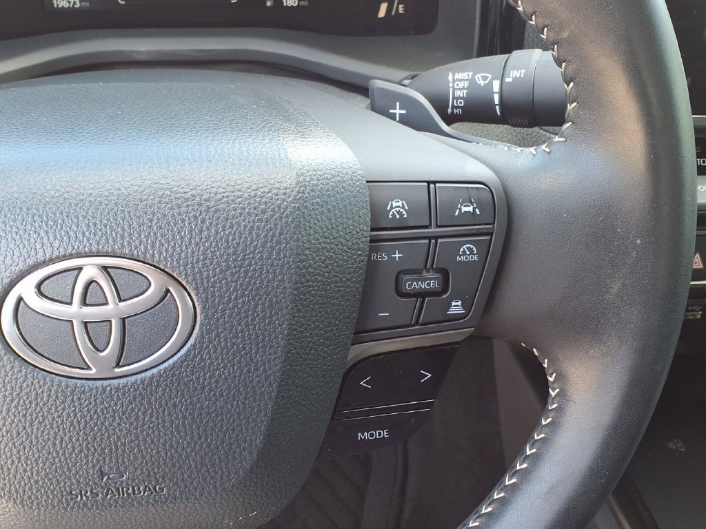 Used 2025 Toyota Camry SE w/ Convenience Package FWD image 33