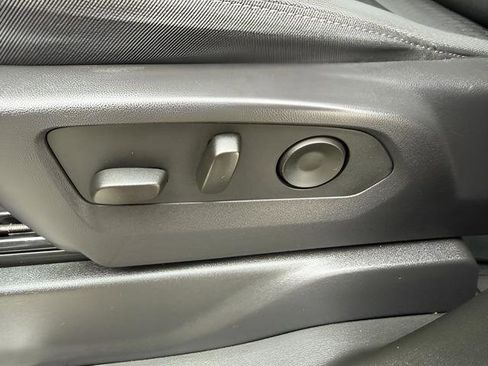 Used 2025 Chevrolet Silverado 1500 LT AWD/4WD image 18