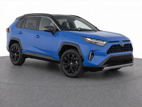 Used 2022 Toyota RAV4 XSE AWD/4WD image 2