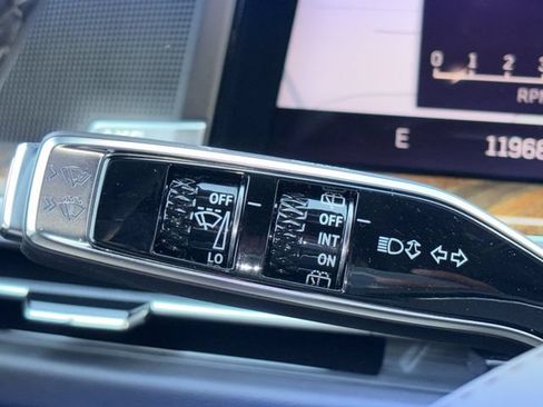 Used 2025 Cadillac Escalade Sport Platinum w/ LPO, Floor Liner Package AWD/4WD image 18