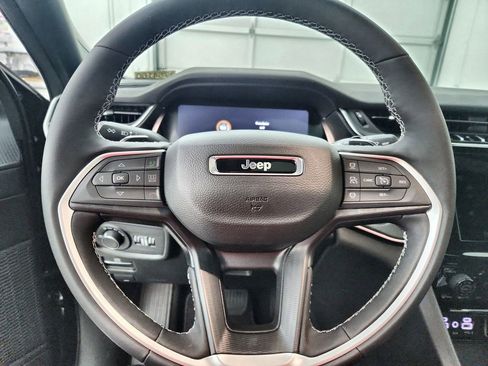 New 2025 Jeep Grand Cherokee Altitude image 14
