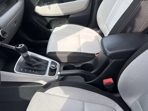 Used 2025 Hyundai Venue SEL FWD image 15