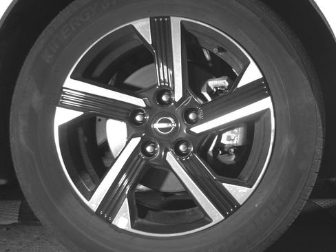 Used 2025 Nissan Sentra SV FWD image 13