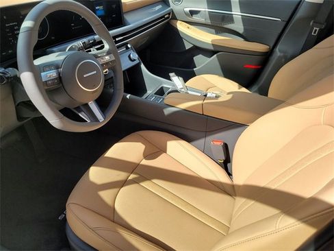 New 2025 Hyundai Sonata Limited image 12