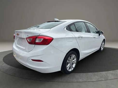Used 2019 Chevrolet Cruze LT w/ Convenience Package image 5