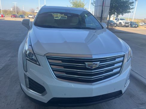 Used 2017 Cadillac XT5 Luxury w/ Driver Awareness Package image 4