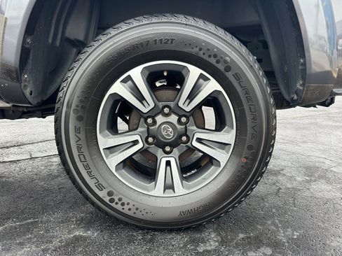 Used 2017 Toyota Tacoma TRD Sport image 30