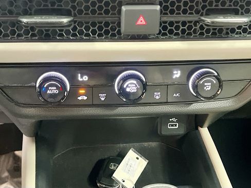 Used 2023 Honda HR-V LX image 15