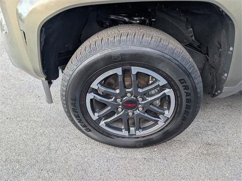 Used 2025 Toyota Tacoma TRD Sport image 5