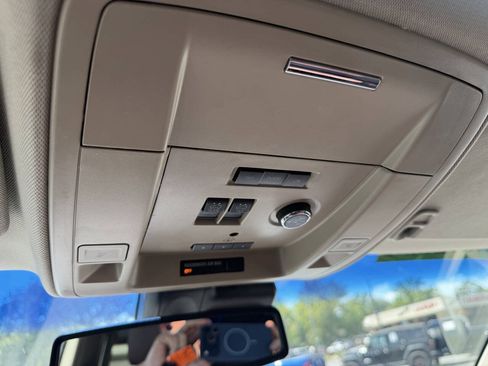 Used 2016 Chevrolet Suburban LTZ RWD image 12