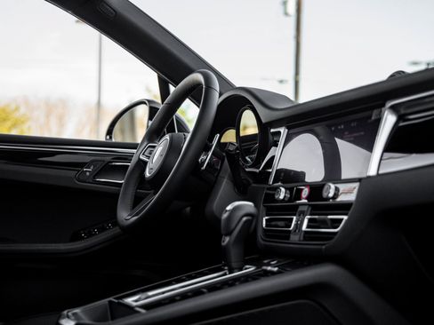 Certified 2026 Porsche Macan AWD/4WD image 47