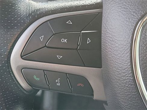 Used 2019 Dodge Challenger SXT w/ Blacktop Package image 8