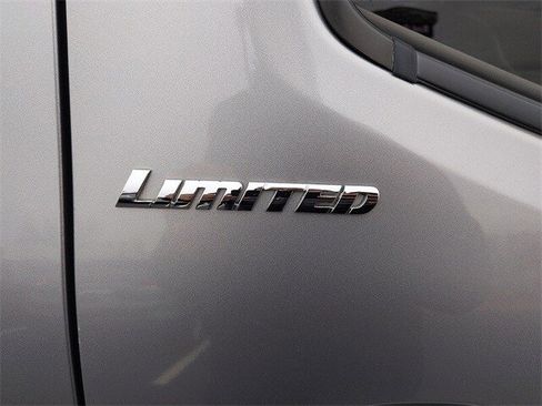 Used 2017 Toyota Tacoma Limited image 11