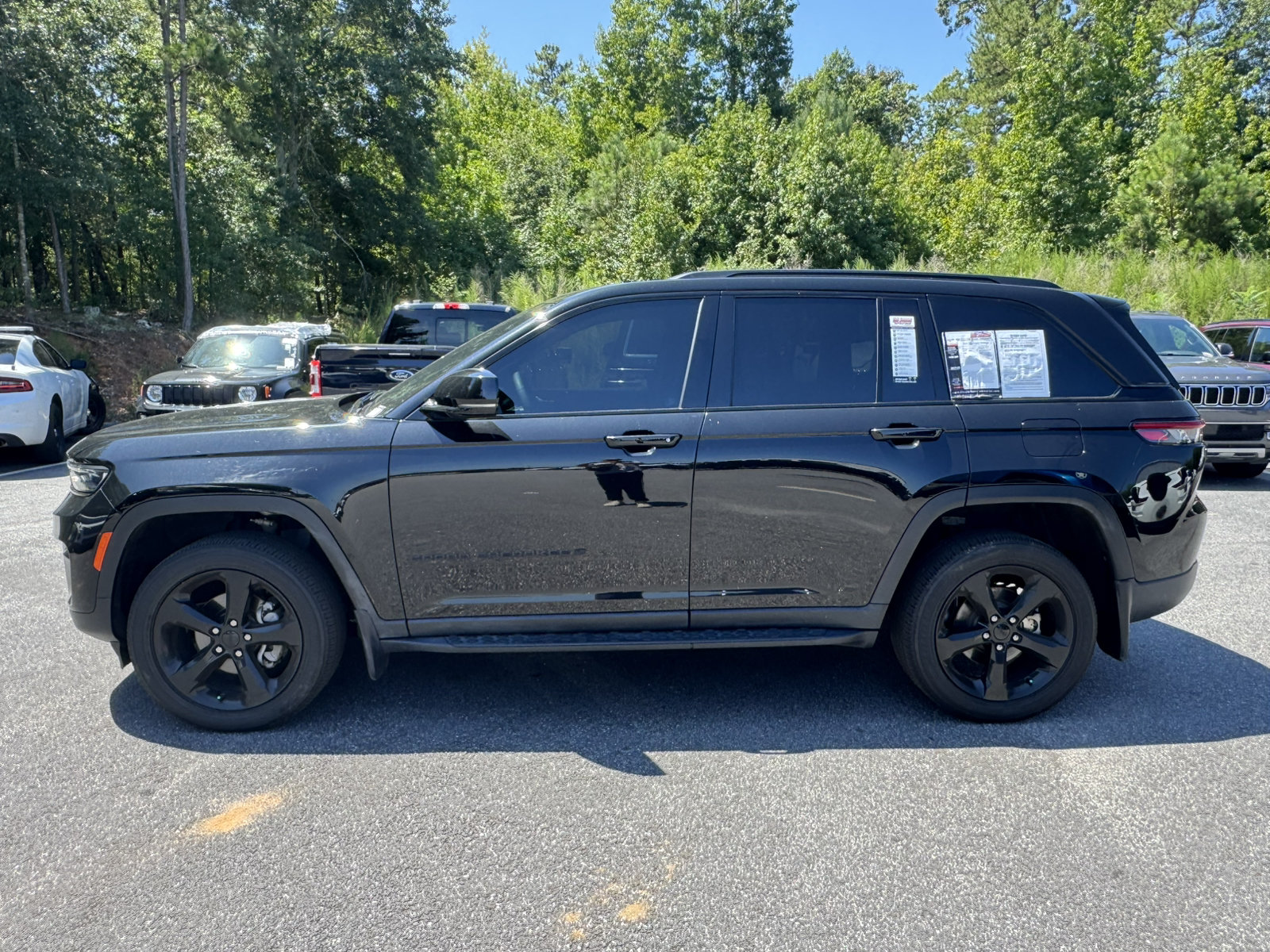Certified 2025 Jeep Grand Cherokee Altitude AWD/4WD image 8