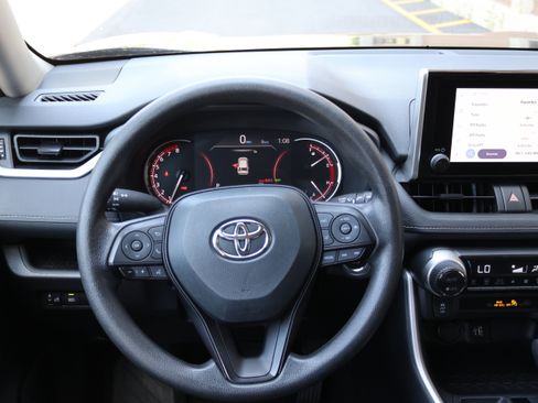 Used 2025 Toyota RAV4 XLE FWD image 24