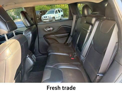 Used 2016 Jeep Cherokee Trailhawk image 6