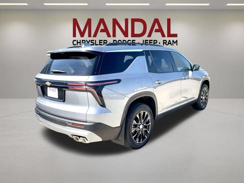 Used 2026 Chevrolet Traverse LT w/ Sun and Wheel Package FWD image 5