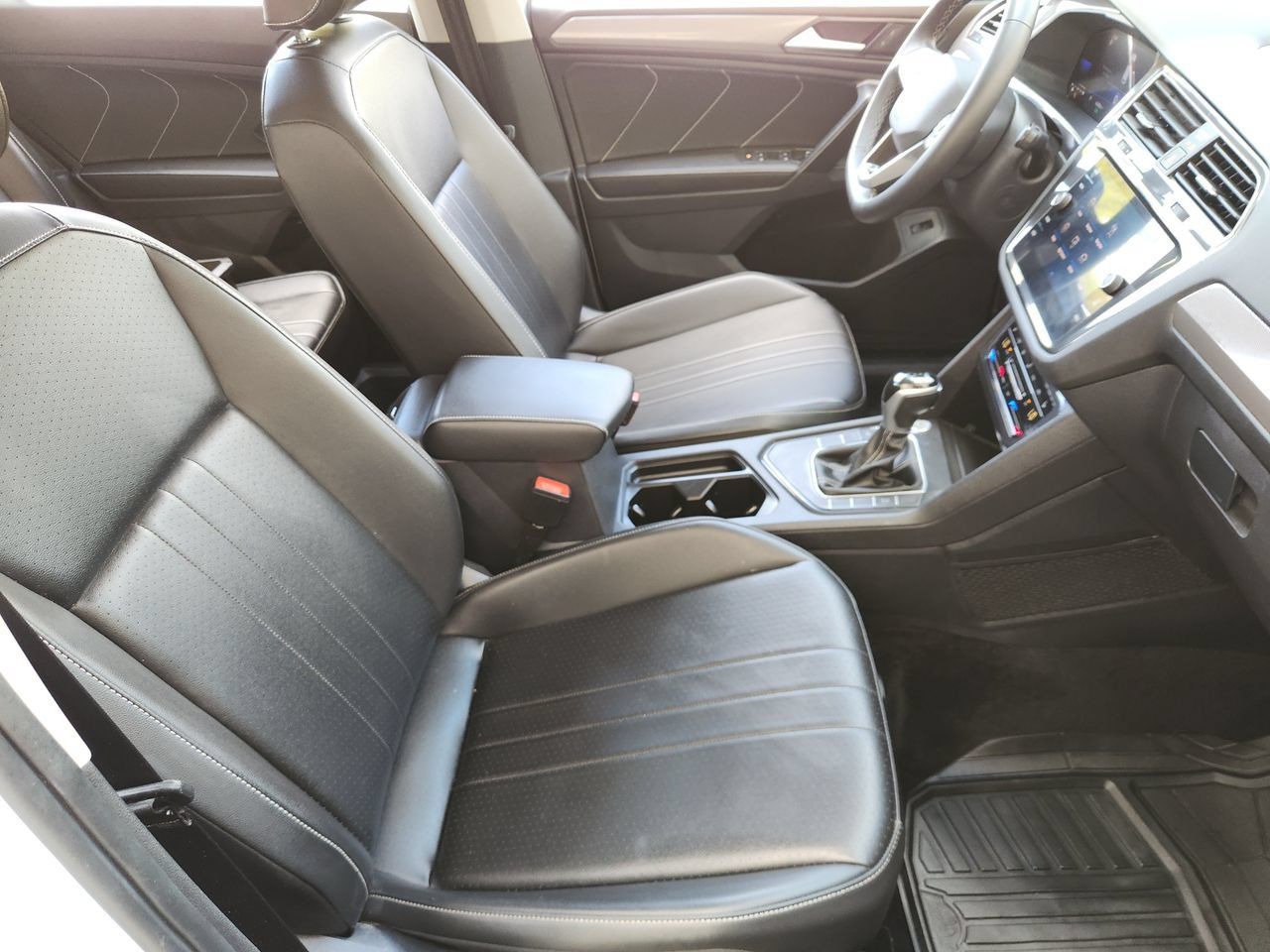 Used 2024 Volkswagen Tiguan SE FWD image 9