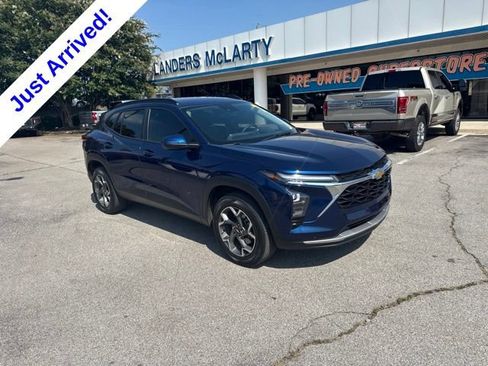 Used 2024 Chevrolet Trax LT w/ Driver Confidence Package FWD image 1
