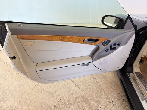 Used 2008 Mercedes-Benz SL 550 w/ AMG Sport Pkg image 17