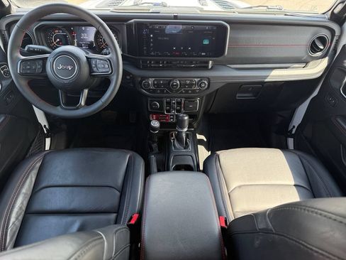 Used 2024 Jeep Wrangler Unlimited Rubicon AWD/4WD image 12