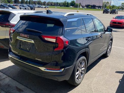 Used 2024 GMC Terrain SLT AWD/4WD image 2