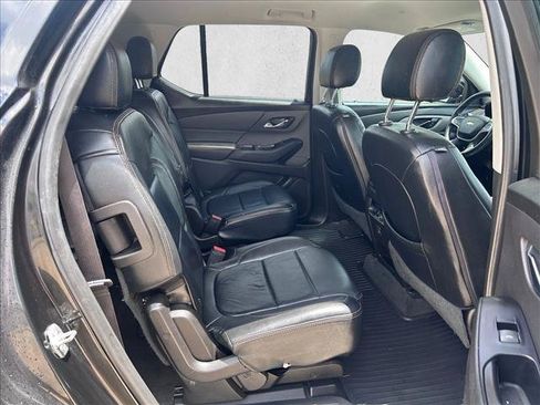 Used 2019 Chevrolet Traverse LT FWD image 19