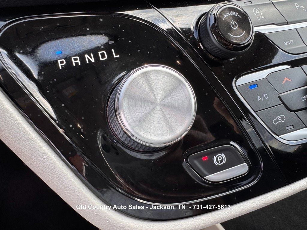 Used 2019 Chrysler Pacifica Touring-L FWD image 30