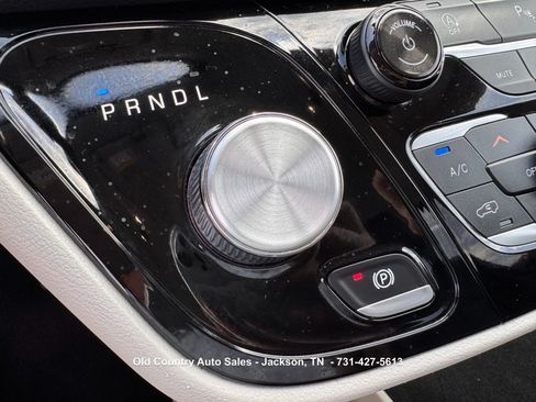 Used 2019 Chrysler Pacifica Touring-L FWD image 30