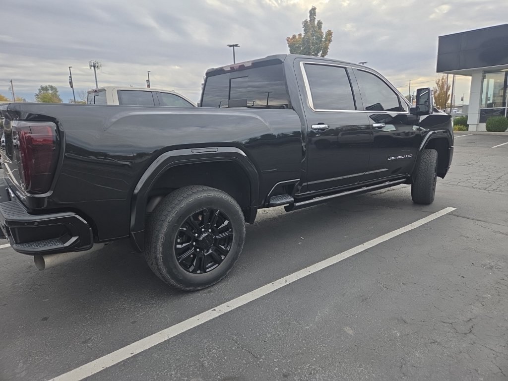Used 2021 GMC Sierra 2500 Denali w/ Denali Black Diamond Edition AWD/4WD image 5