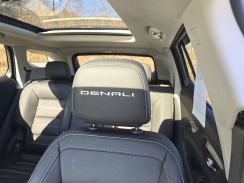 Used 2024 GMC Terrain Denali w/ Black Diamond Edition image 16