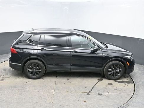 Used 2024 Volkswagen Tiguan SE image 31